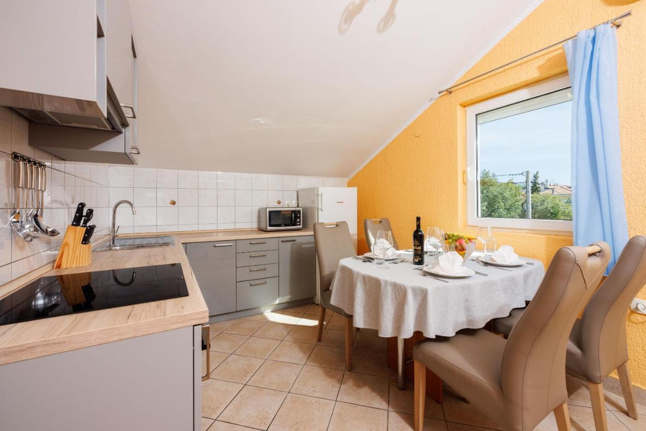 Apartment Davor Драмал Екстериор снимка