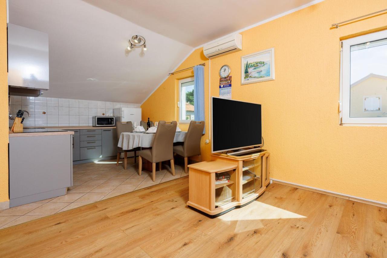 Apartment Davor Драмал Екстериор снимка